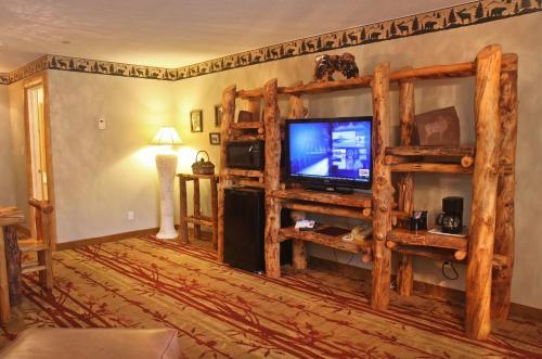 Hotel Gateway Inn And Suites