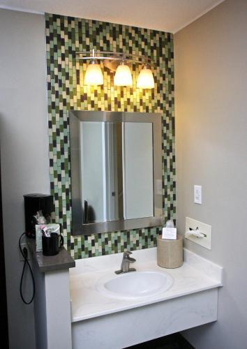 Hotel Gateway Inn And Suites