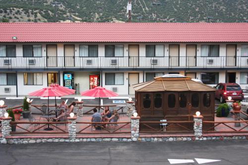 Hotel Gateway Inn And Suites