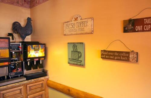 Hotel Gateway Inn And Suites