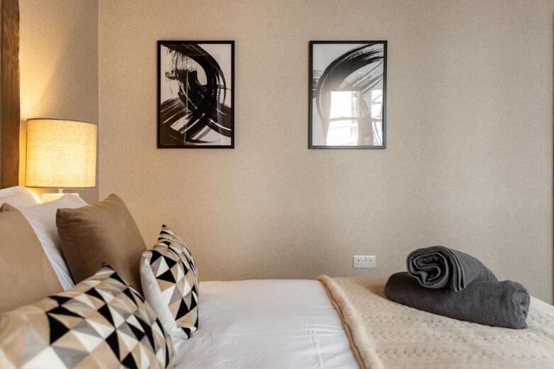 Crown Street Aparthotel