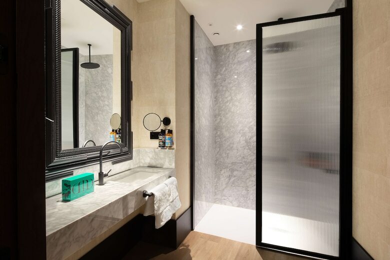 Hotel Montera Madrid, Curio Collection By Hilton