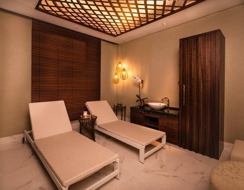 Al Jaddaf Rotana Suite Hotel