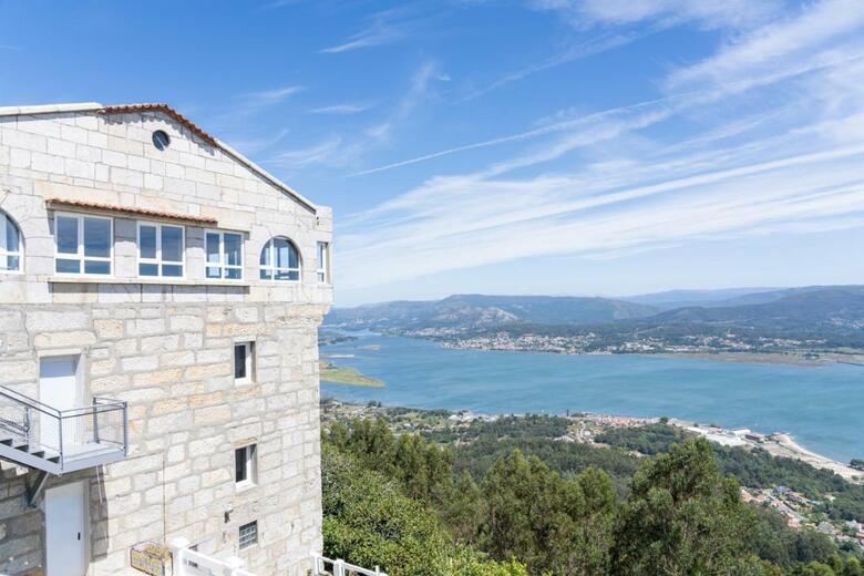 Hostal Alda Santa Trega