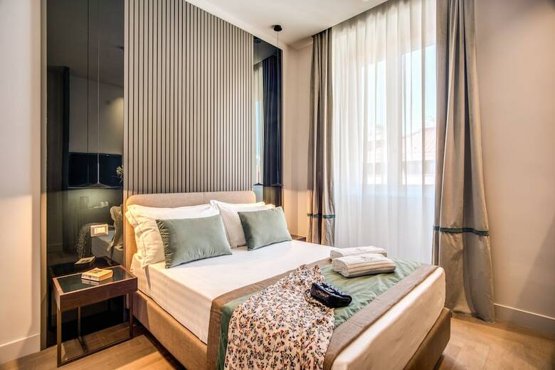 Hotel 77 Seventy-seven
