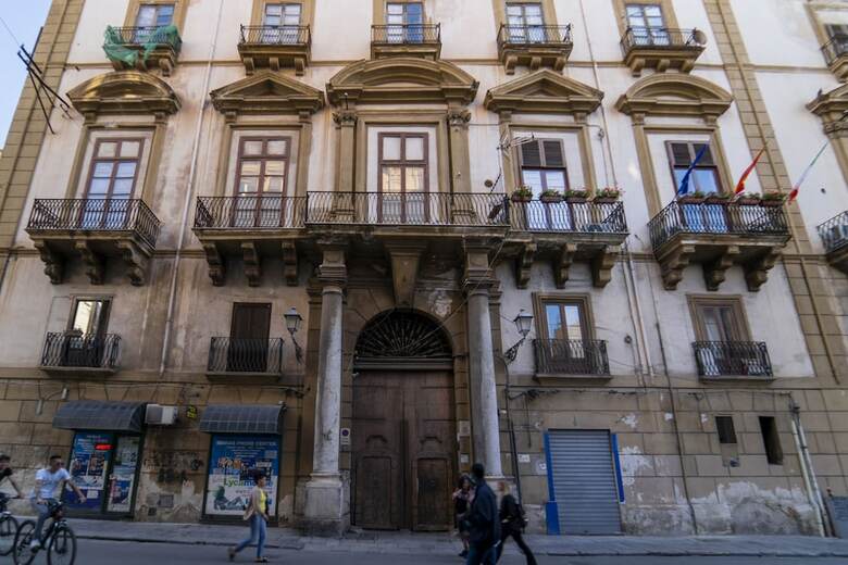 Ballar� Hotel