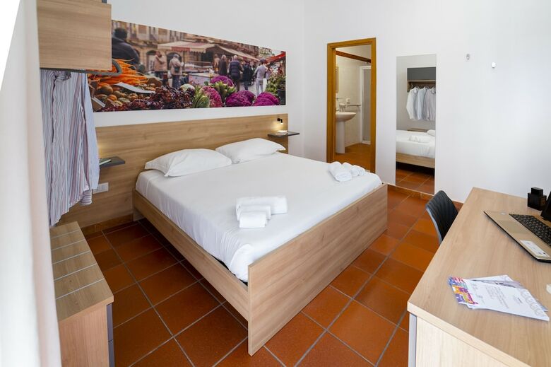 Ballar� Hotel