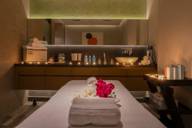 Al Khoory Courtyard Hotel