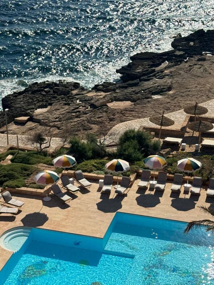 Bikini Island & Mountain Hotel Es Trenc ? Adults Only