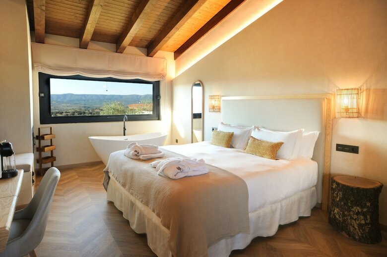 Hotel H�bitat Cigue�a Negra