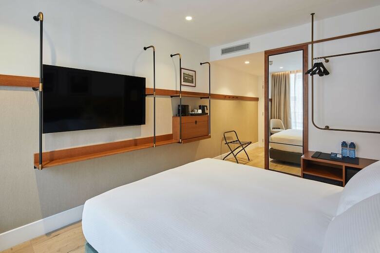 Via Sants Hotel Barcelona, Tapestry Collection By Hilton