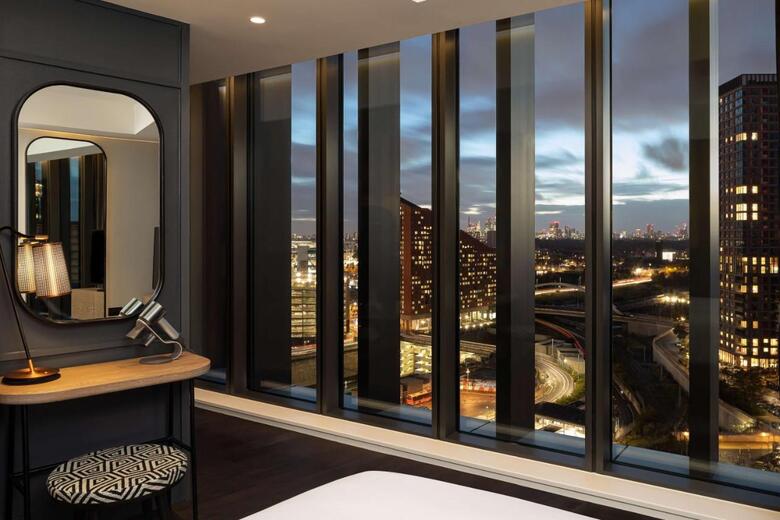 Hotel The Gantry London, Curio Collection By Hilton
