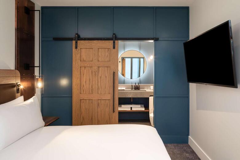Hotel The Gantry London, Curio Collection By Hilton