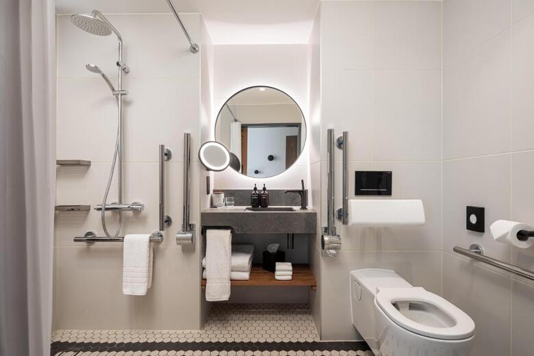 Hotel The Gantry London, Curio Collection By Hilton