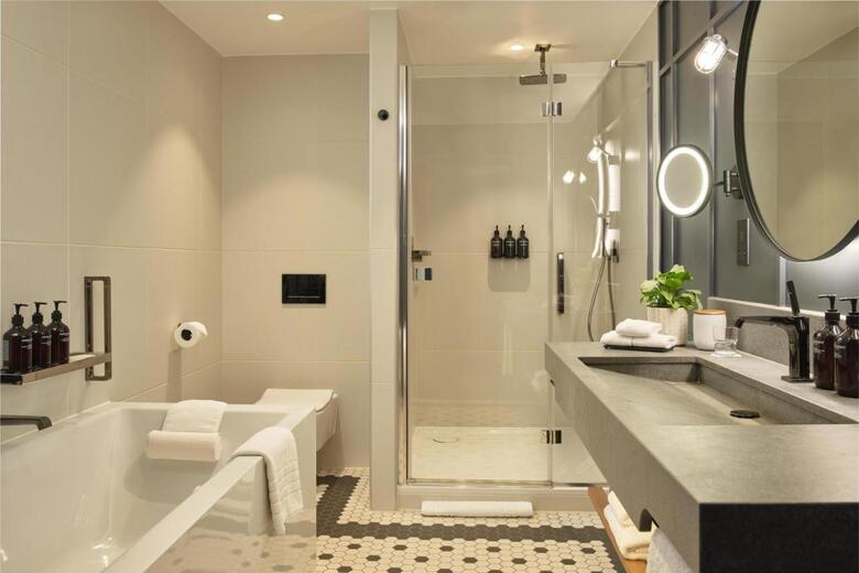 Hotel The Gantry London, Curio Collection By Hilton