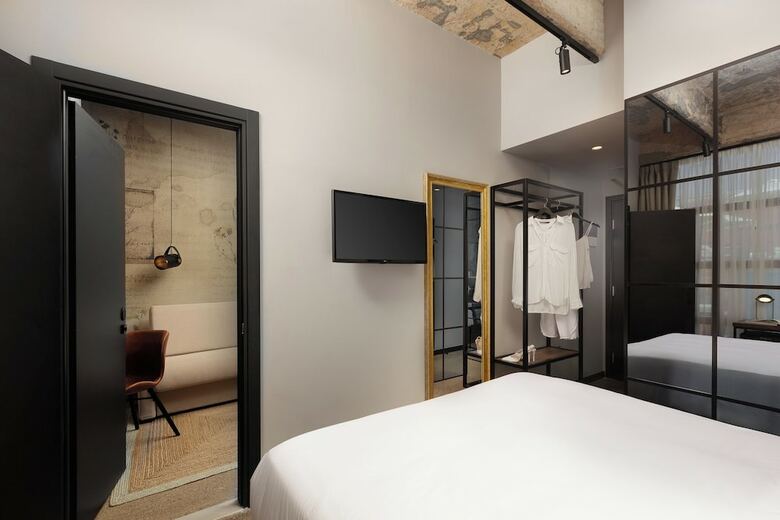 Anise, Aluma Hotel & Resort