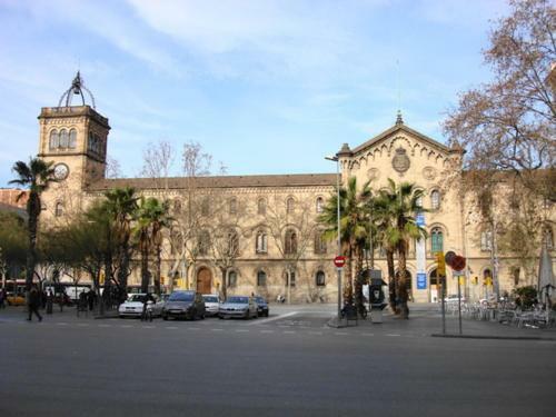 Apartamentos Plaza Universitat