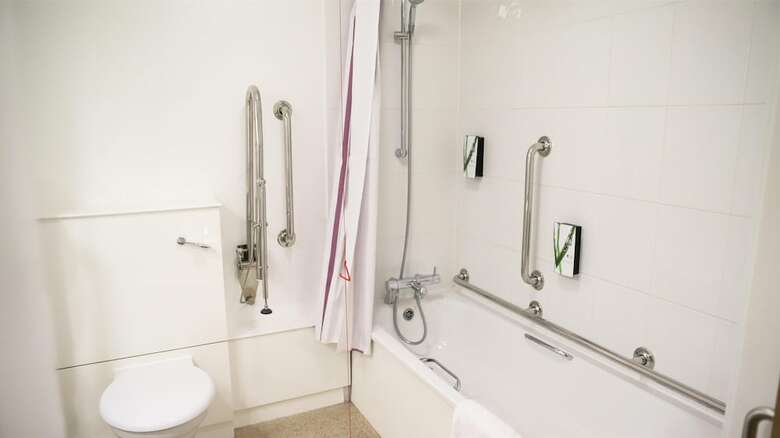 Hotel Premier Inn Cheltenham Central - West/a40