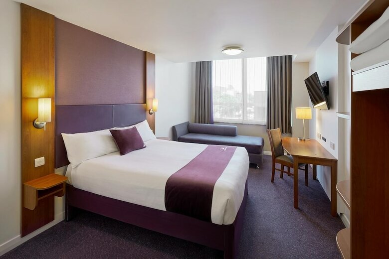 Hotel Premier Inn Llanelli Central East