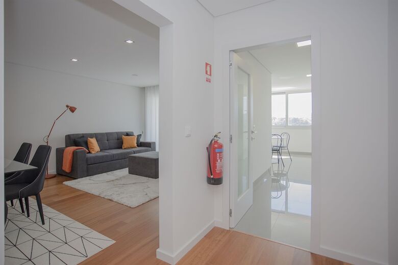 Liiiving - Luxury River View Apartment III