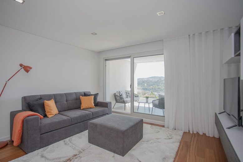 Liiiving - Luxury River View Apartment III