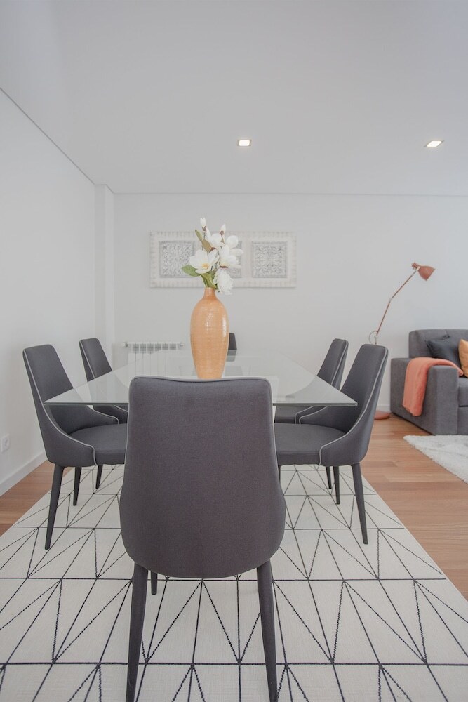 Liiiving - Luxury River View Apartment III