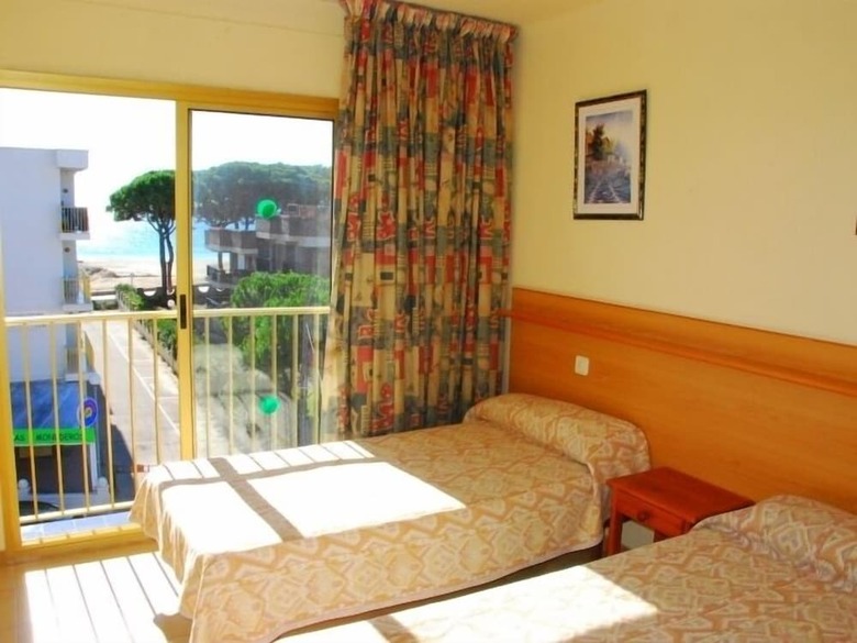 Apartamentos Pins Marina 24