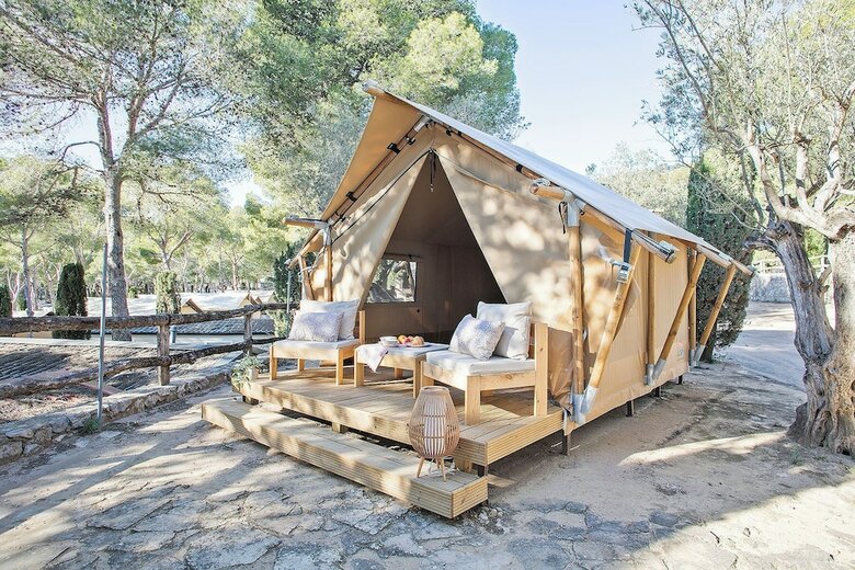 Camping Castell Montgr�