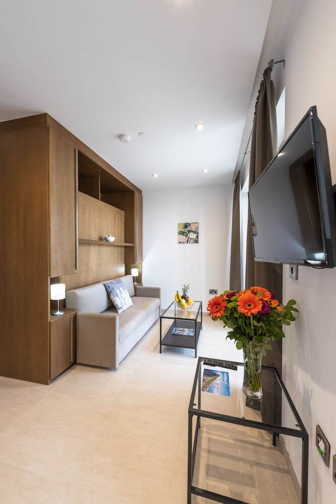 Bentley Holiday Apartments - West One