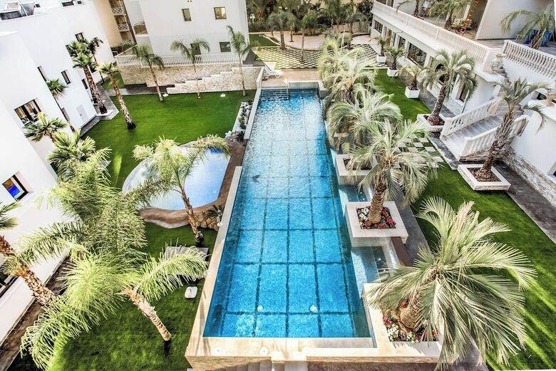 Aparthotel Calma Holiday Villas