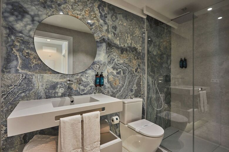 Silken Atlantis Suite ? Holiday Homes
