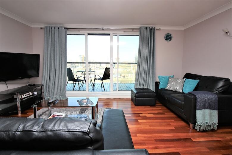 Canary Wharf Luxury River View Apartment
