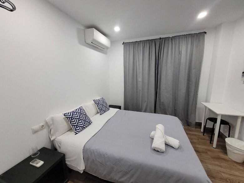 Hotel Ayz Elcano - Auto Check-in Property