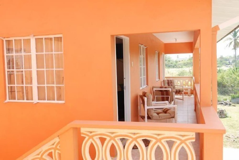 J&g's Tropical Apartments