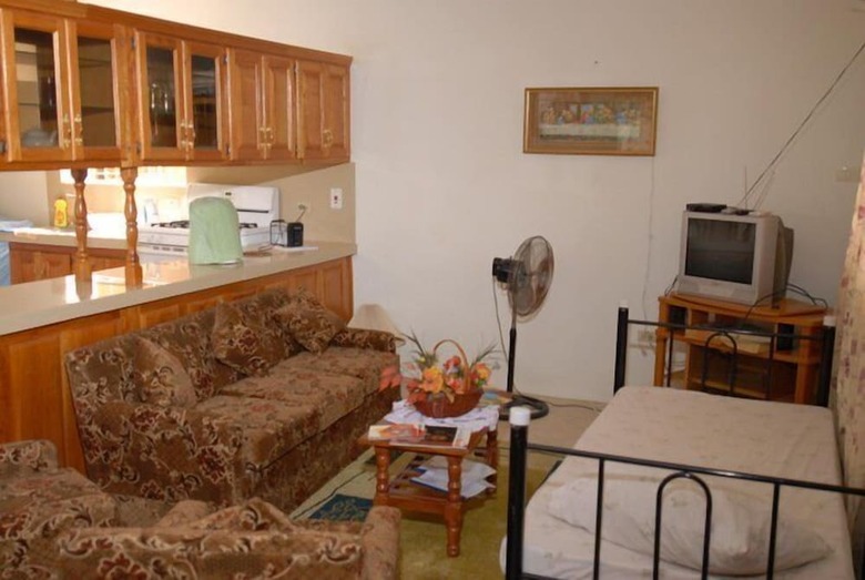 J&g's Tropical Apartments