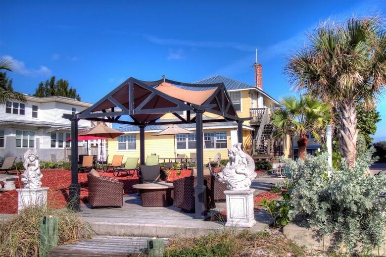 Aparthotel Sun N Fun Beachfront Vacation Rentals