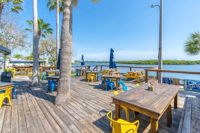 Hotel 502 Little Harbor Inn