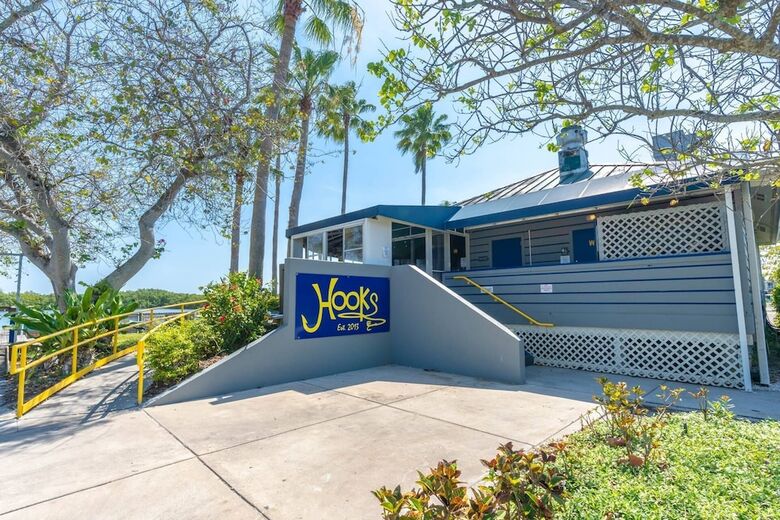Hotel 502 Little Harbor Inn