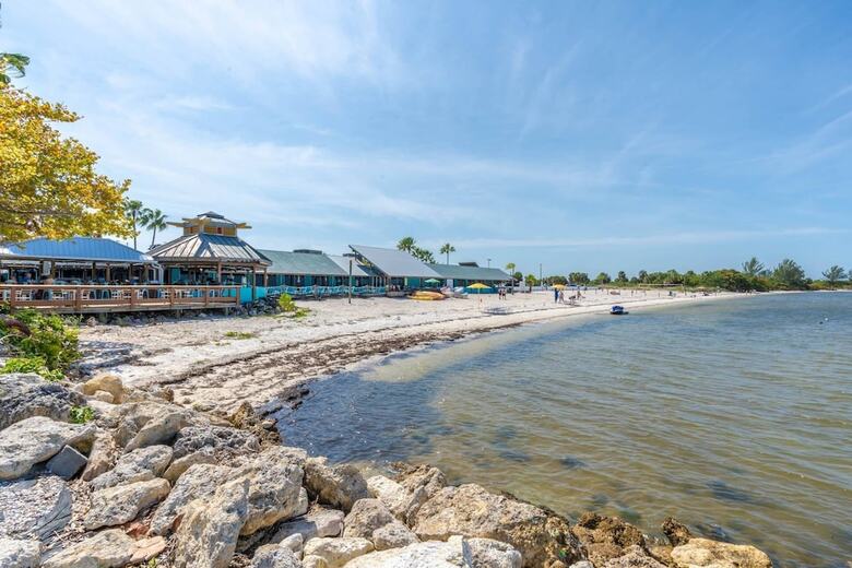 Hotel 502 Little Harbor Inn