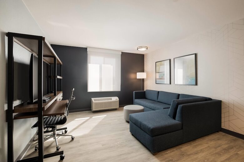 Hotel Everhome Suites Corona