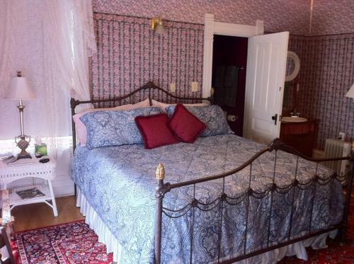 Grand Avenue Bed And Breakfast
