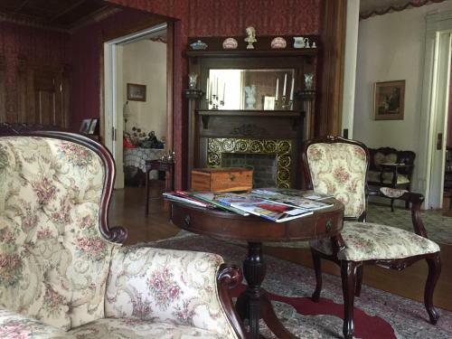 Grand Avenue Bed And Breakfast