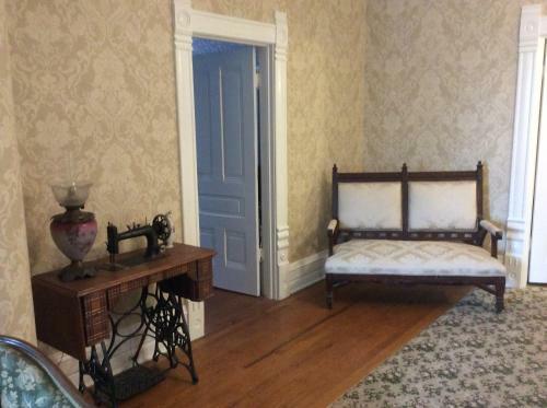 Grand Avenue Bed And Breakfast