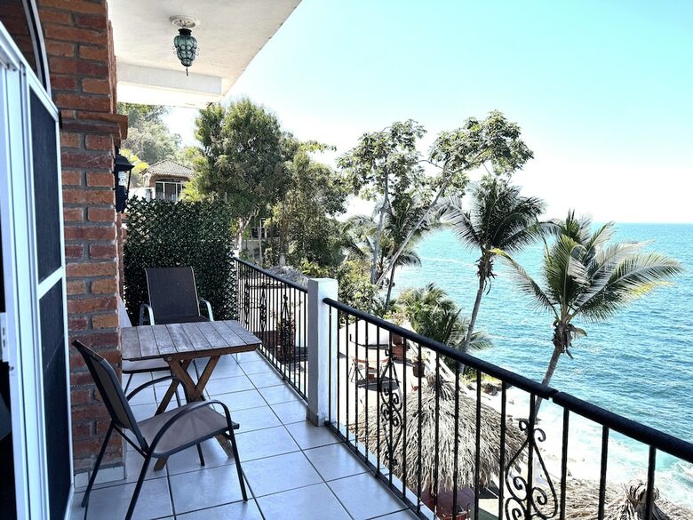 Aparthotel Traditional Sierra Leon Oceanfront Rooms