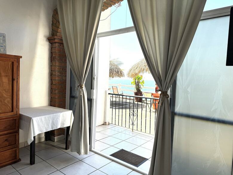 Aparthotel Traditional Sierra Leon Oceanfront Rooms