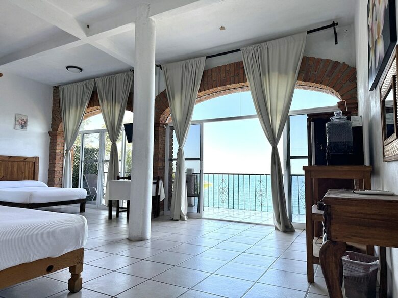 Aparthotel Traditional Sierra Leon Oceanfront Rooms
