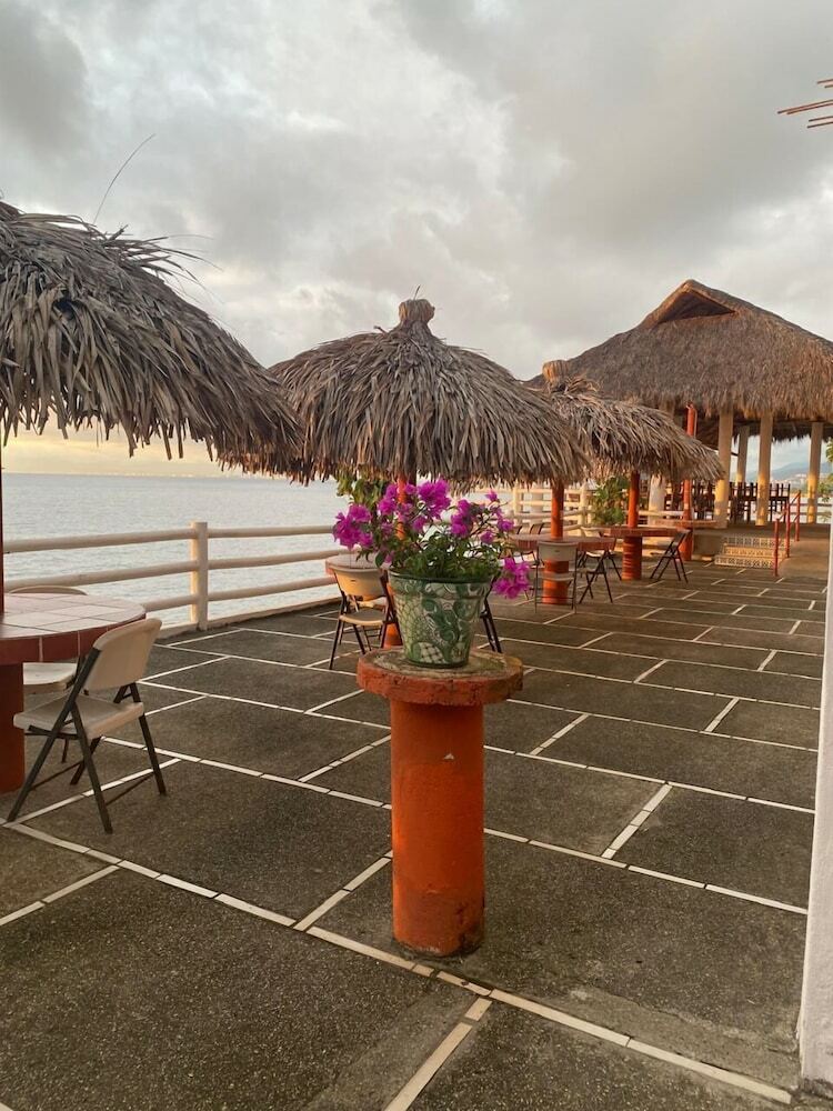 Aparthotel Traditional Sierra Leon Oceanfront Rooms