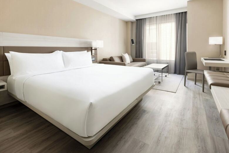 AC Hotel St. Petersburg Downtown