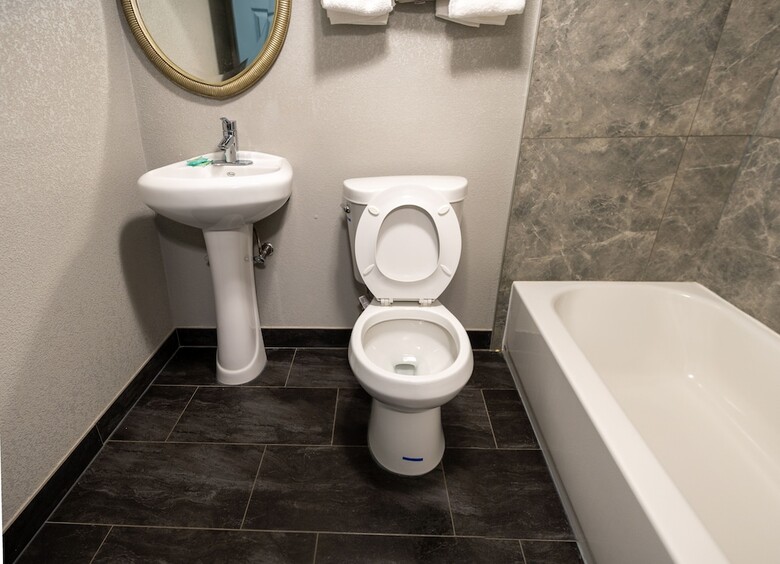 Hotel Riverside Inn And Suites