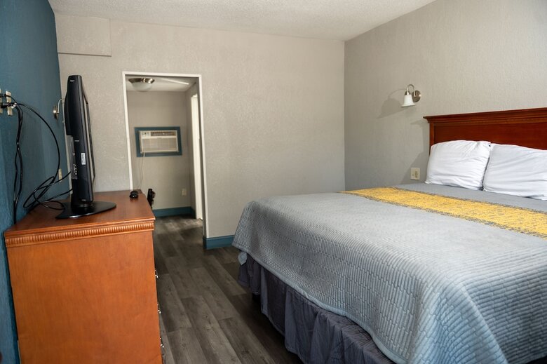 Hotel Riverside Inn And Suites